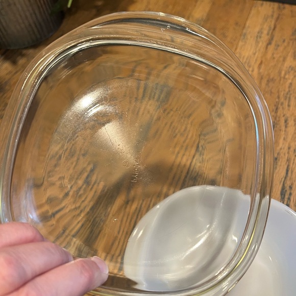 Milk Glass Dynaware Pyr-o-rey Flower Pattern withh lid - Picture 7 of 11